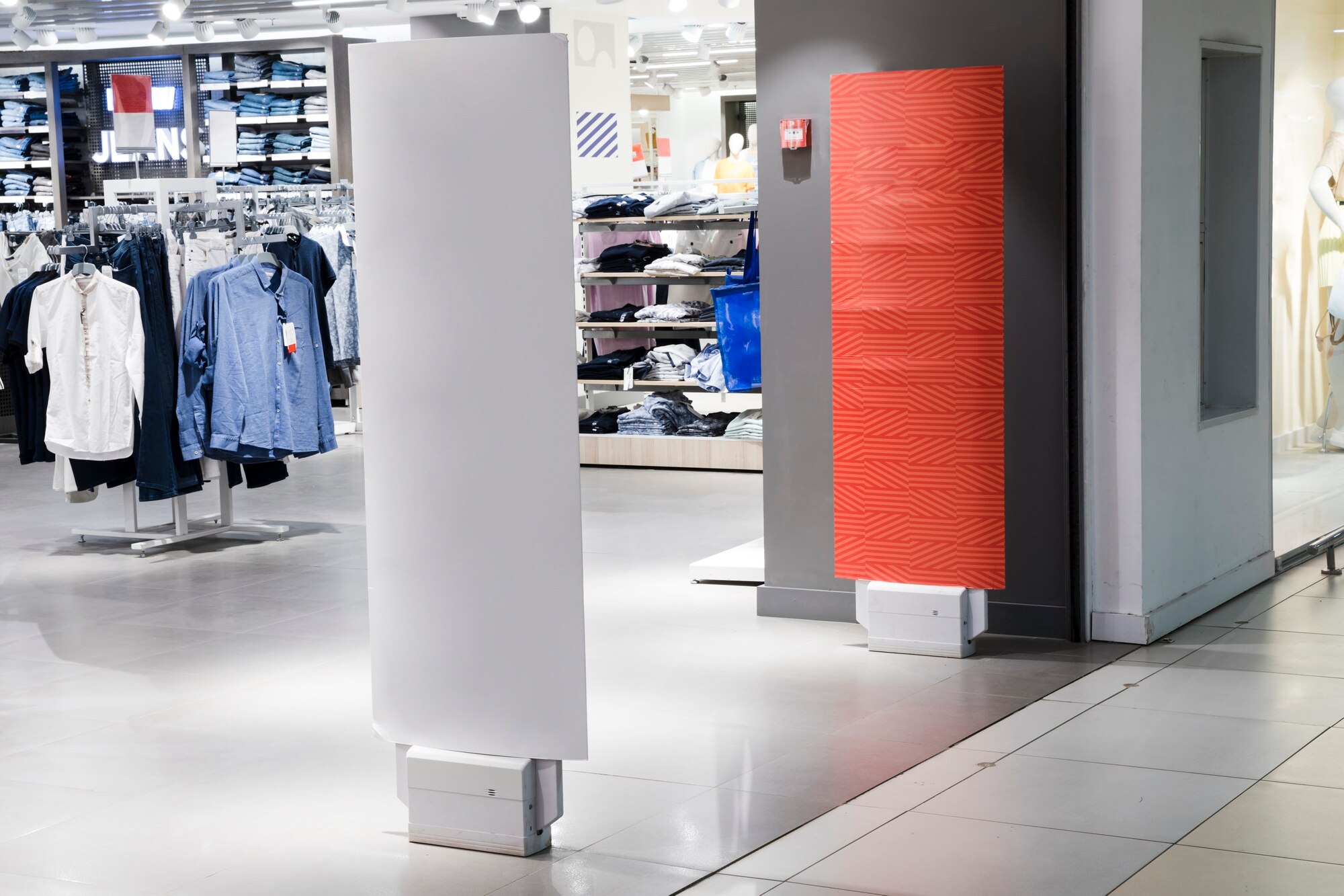 Temporary vs. Permanent Retail Displays: Choosing the Right Strategy for ROI