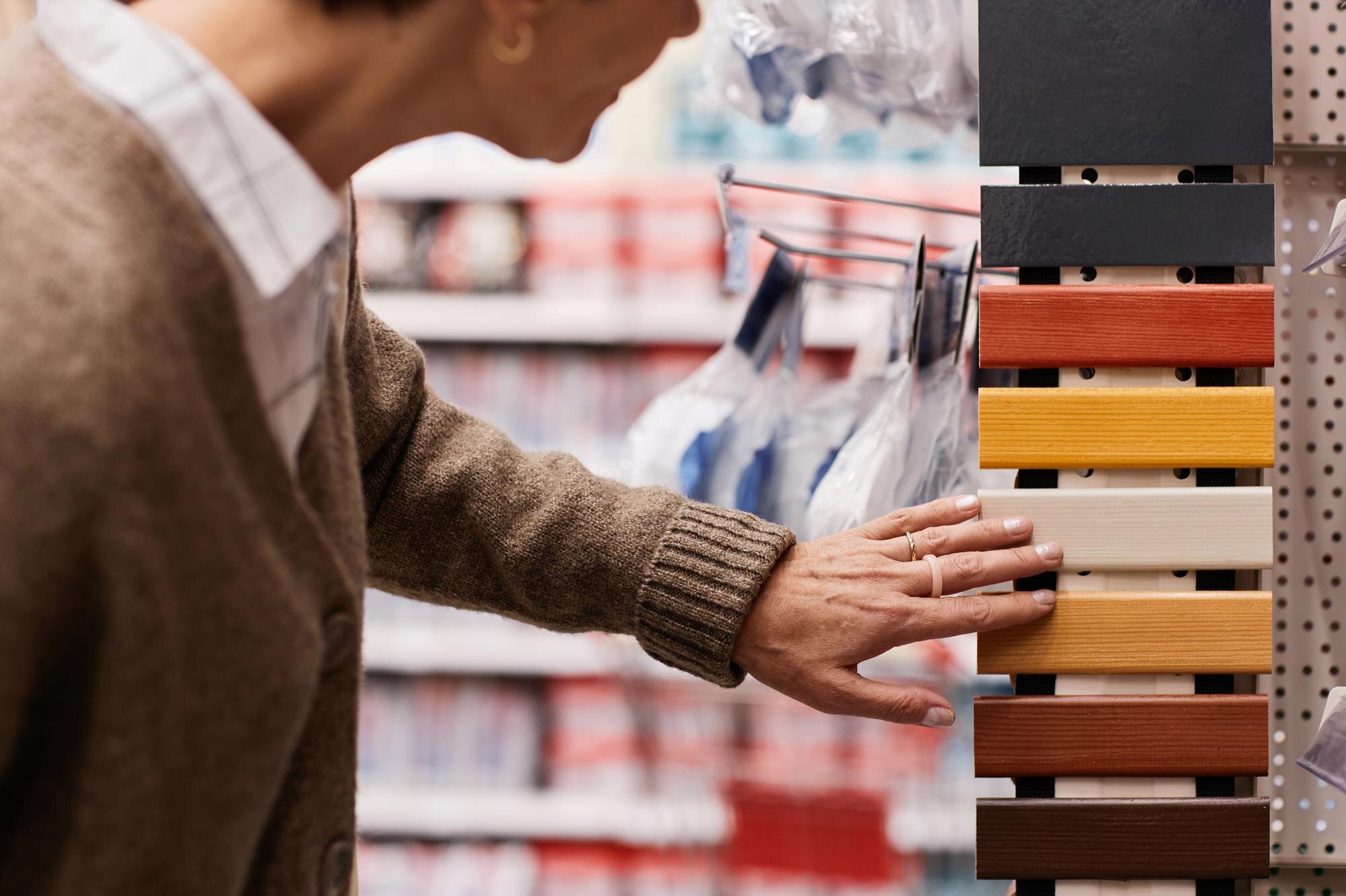How to Choose the Right POP Display Materials for Your Retail Environment